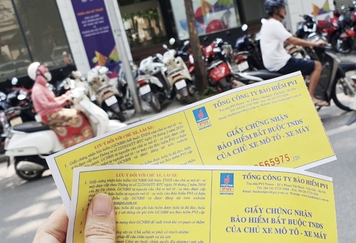Hiện nay, các doanh nghiệp bảo hiểm đều phải in số hotline và hướng dẫn trên Giấy chứng nhận bảo hiểm.