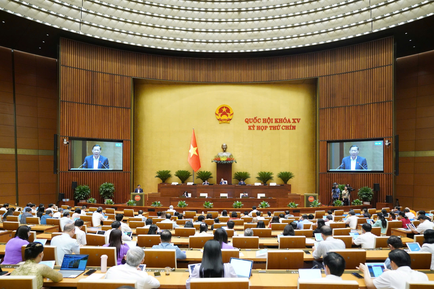 Quang cảnh phiên họp.