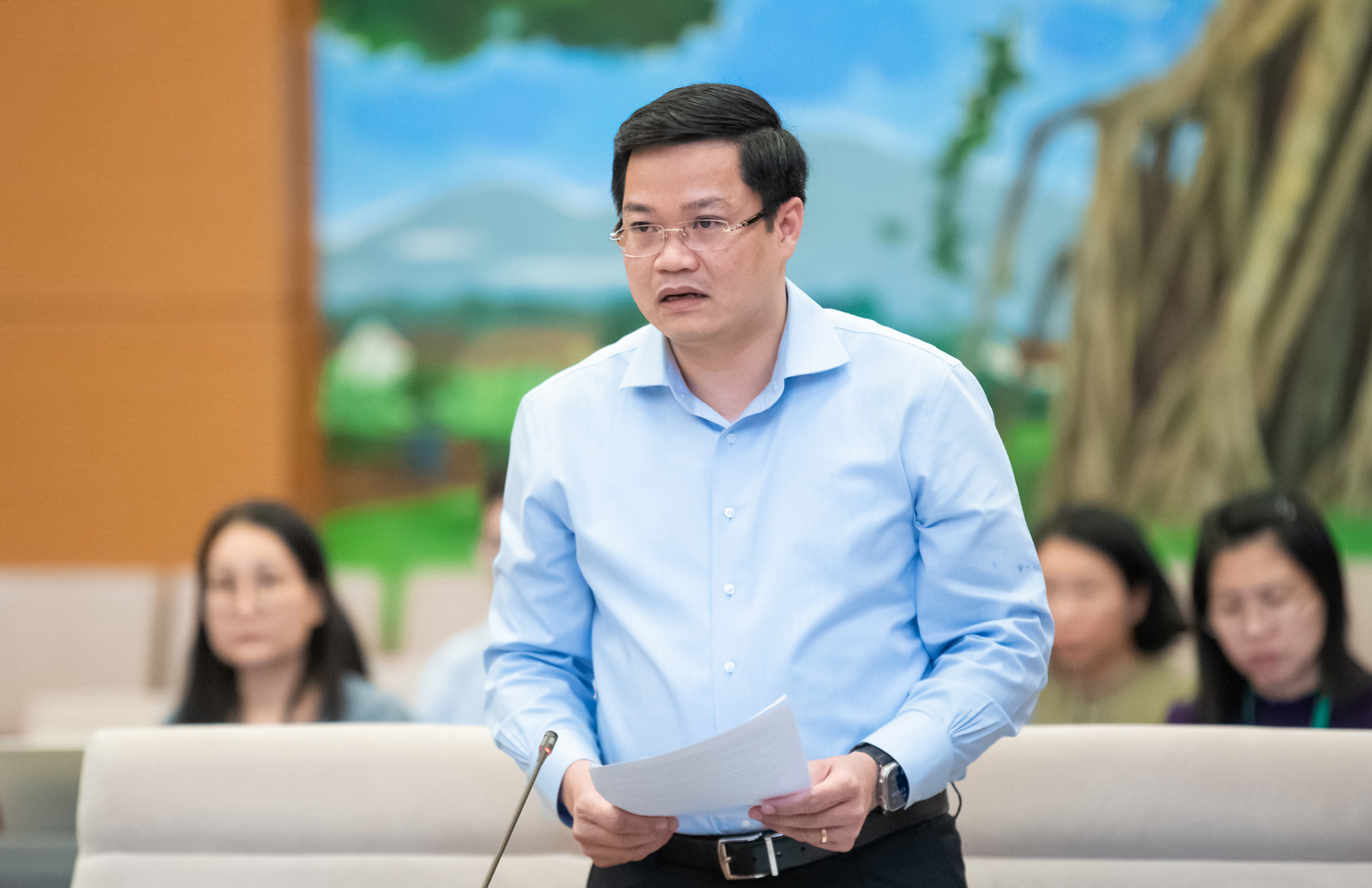 Thứ trưởng Bộ Tài chính Nguyễn Đức Tâm trình bày Tờ trình dự thảo Nghị quyết về một số cơ chế, chính sách đặc biệt phát triển kinh tế tư nhân tại phiên họp của Ủy ban Thường vụ Quốc hội chiều 14/5.