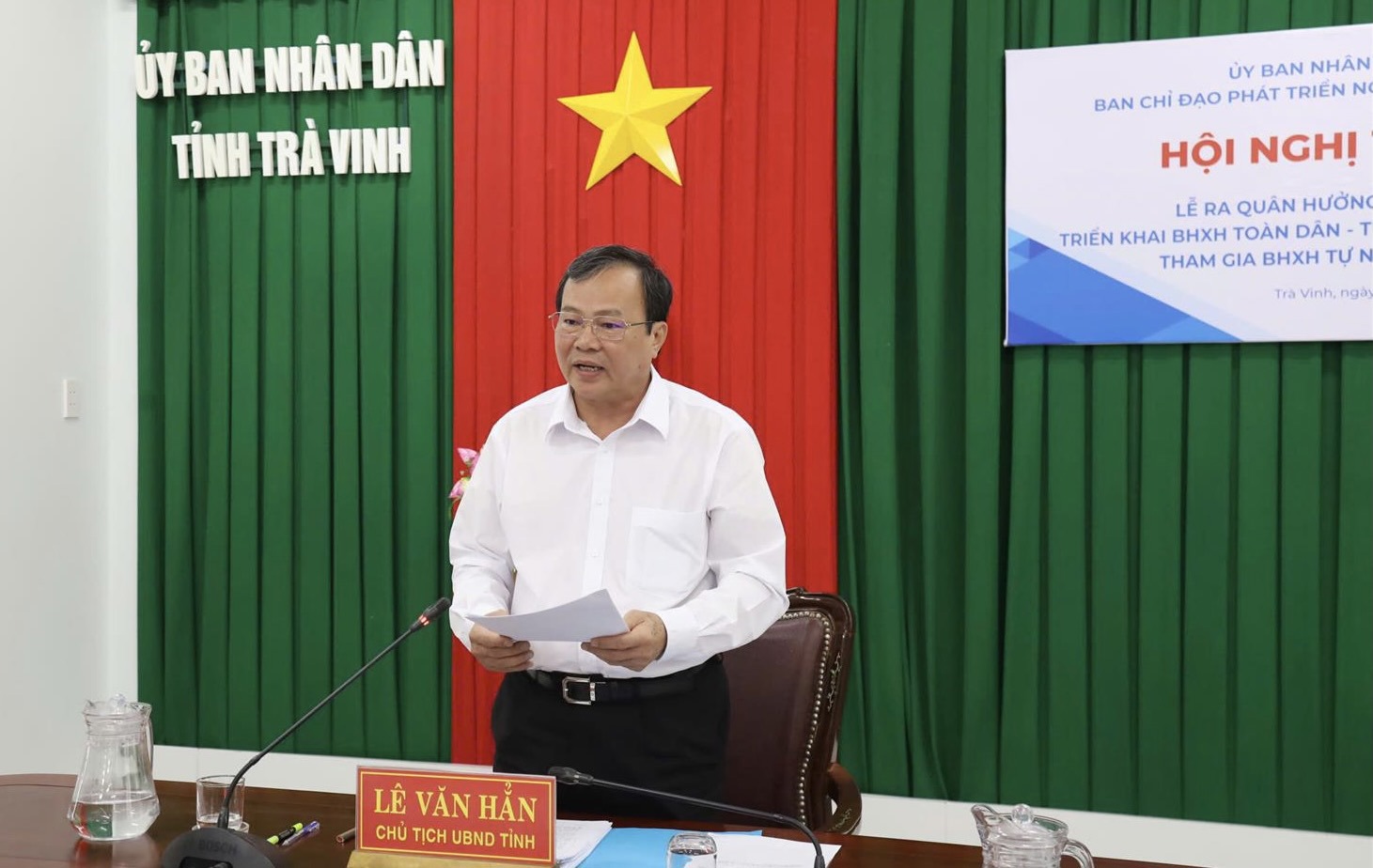 Ông Lê Văn Hẳn, Chủ tịch UBND tỉnh Trà Vinh luôn là người trực tiếp chỉ đạo những lần ra quân phát triển người tham gia BHXH, BHYT