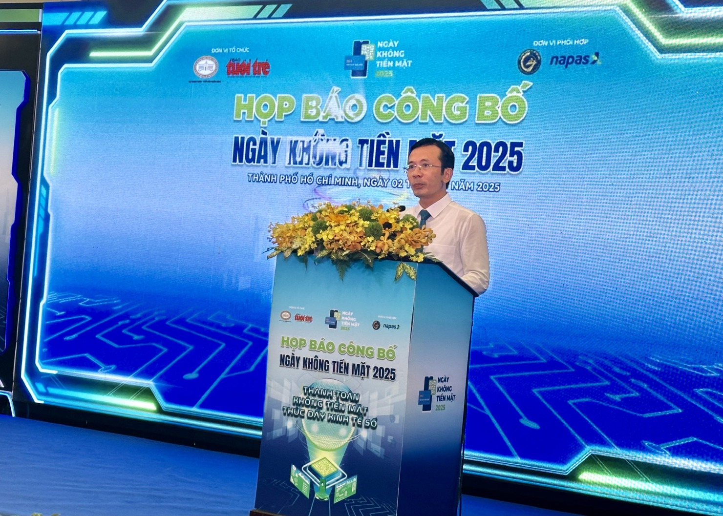 Nhà báo Trần Xuân Toàn, Phó Tổng biên tập báo Tuổi Trẻ phát biểu. Ảnh: T.H