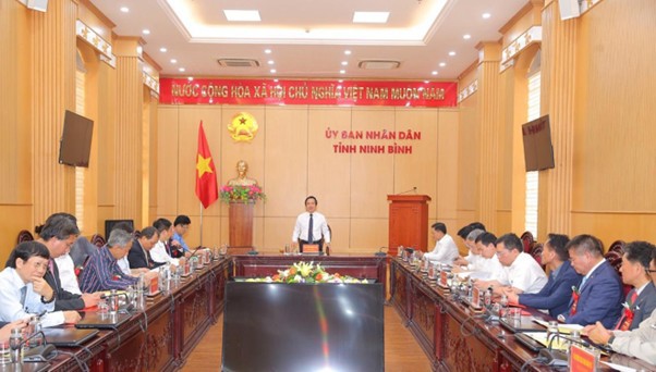 Đồng chí Phạm Quang Ngọc - Phó Bí thư Tỉnh ủy, Chủ tịch UBND Tỉnh tại buổi làm việc với các nhà đầu tư đến từ Đài Loan (Trung Quốc), Hồng Kông (Trung Quốc), Hàn Quốc và Singapore