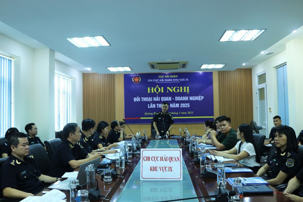 Chi cục Hải quan khu vực IX đồng hành chia sẻ, kịp thời tháo gỡ các khó khăn, vướng mắc cho doanh nghiệp.