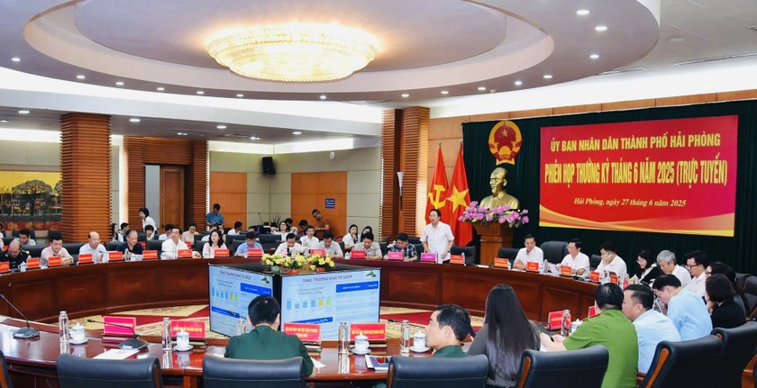 Phiên họp thường kỳ đánh giá tình hình kinh tế - xã hội 6 tháng của Ủy ban nhân dân TP. Hải Phòng.