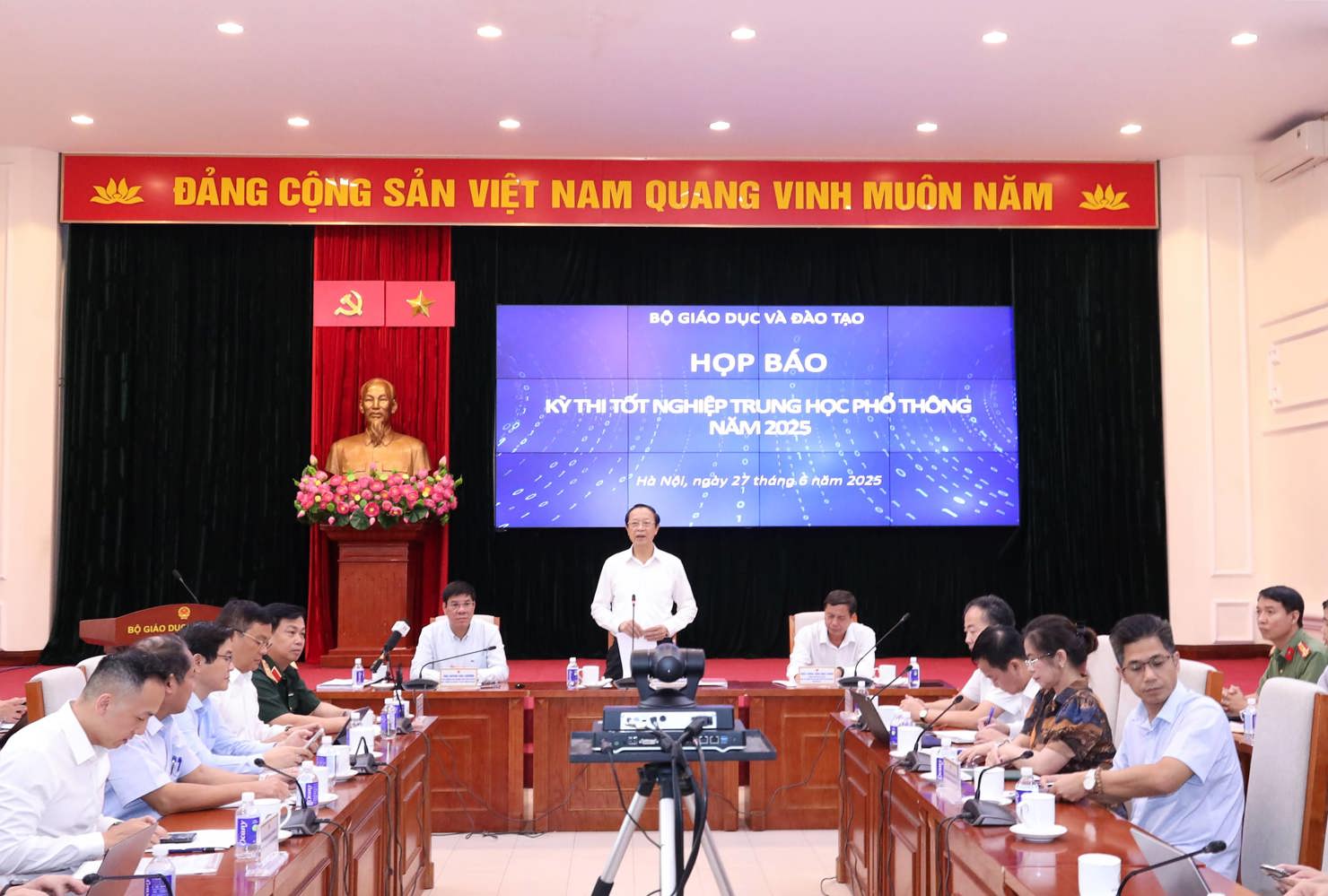 Kỳ thi Tốt nghiệp Trung học phổ thông 2025 đã diễn ra theo đúng kế hoạch, an toàn, nghiêm túc.
