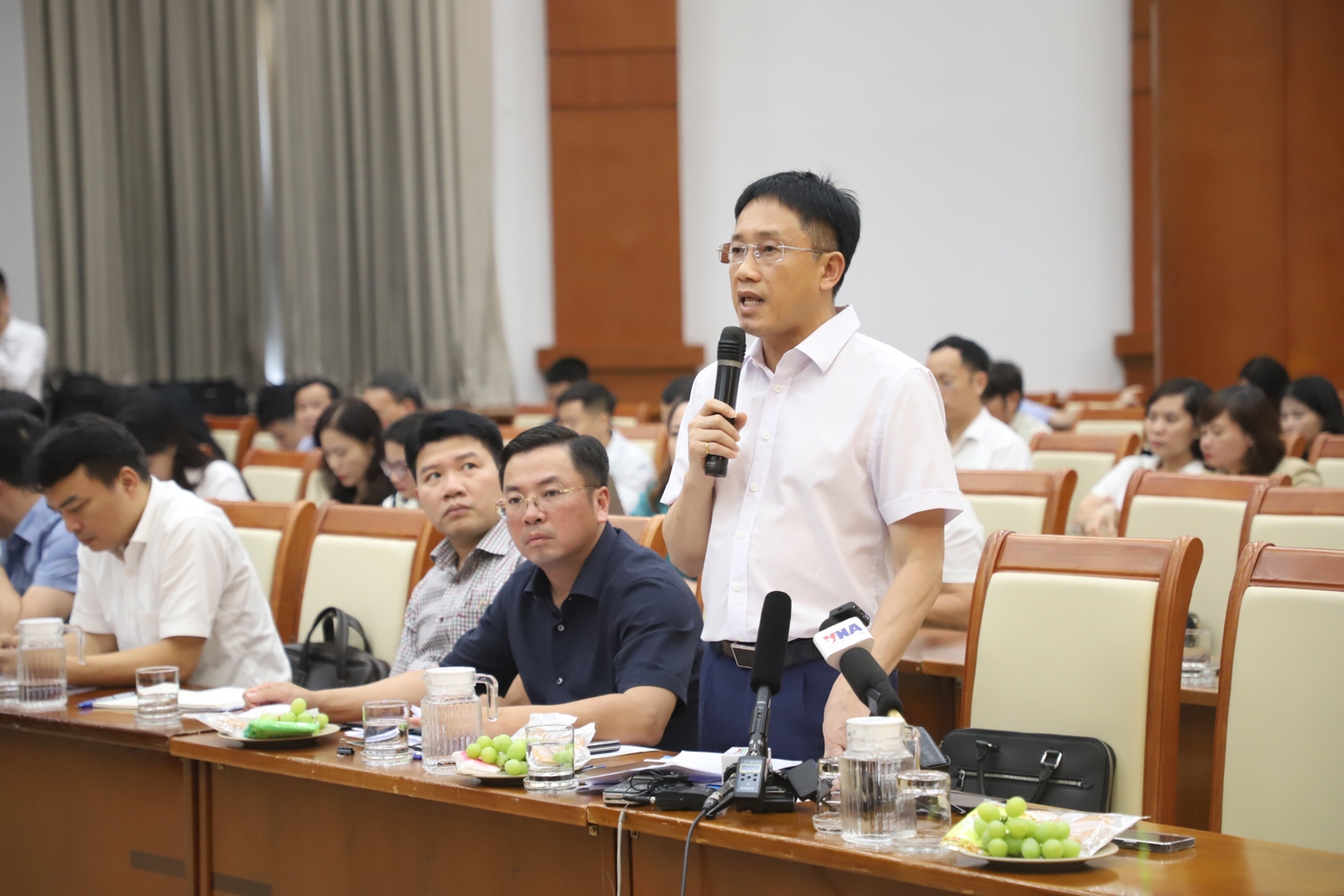 Phó Cục trưởng Mai Sơn chia sẻ về các nội dung liên quan đến việc áp dụng thuế khoán với hộ kinh doanh. Ảnh: Ngô Hùng.