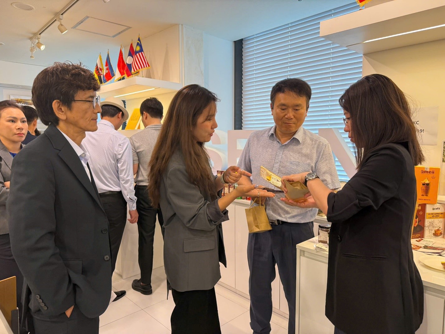 Phía Việt Nam đã tận dụng các cơ hội quan trọng để quảng bá hình ảnh quốc gia, thương hiệu sản phẩm Việt Nam. Ảnh: internet