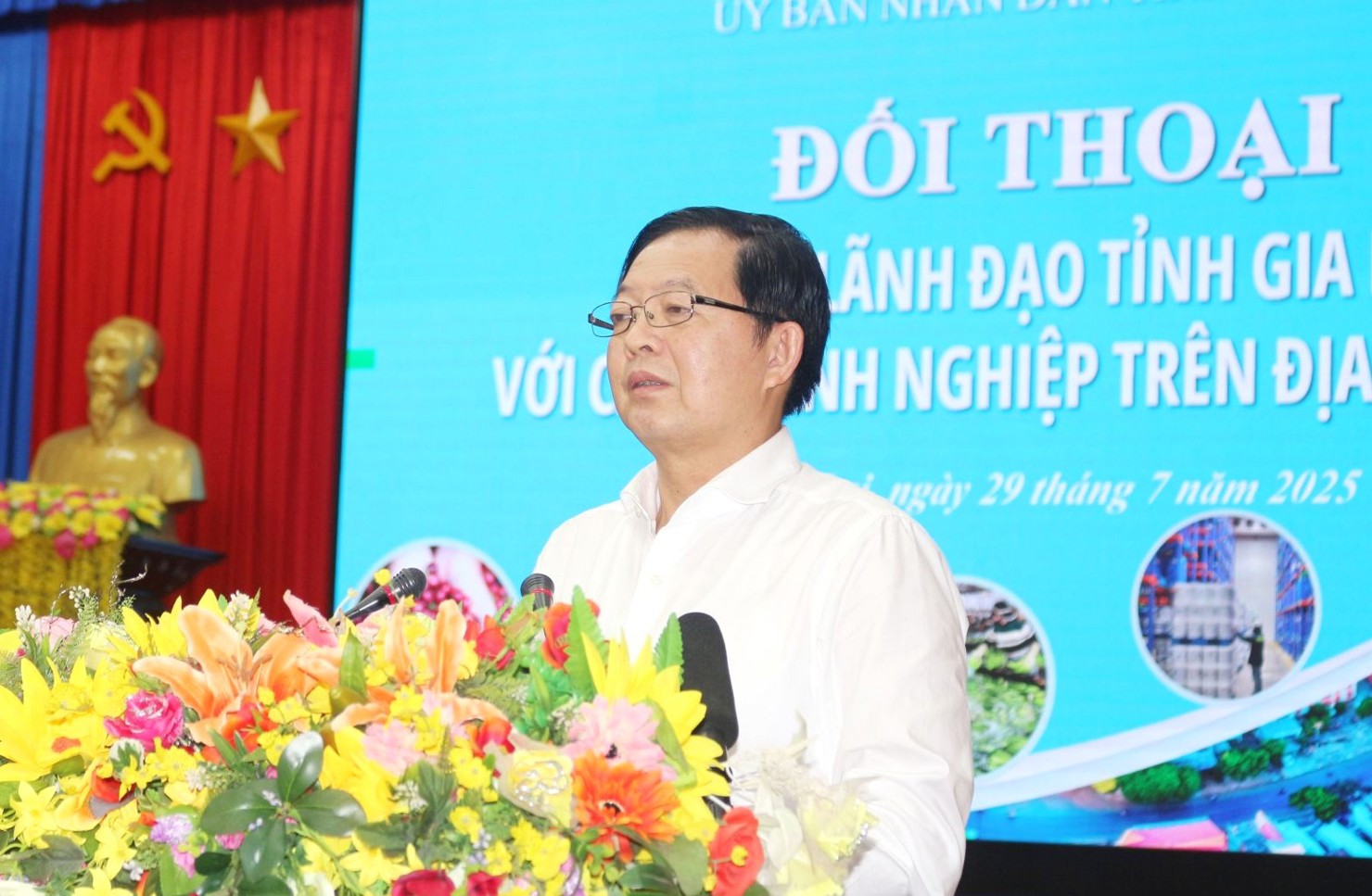 Bí thư Tỉnh ủy Gia Lai Hồ Quốc Dũng phát biểu tại đối thoại. Ảnh: TT