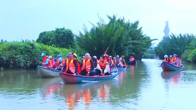 Khu du lịch cộng đồng dừa nước ở xã Tịnh Khê (thành phố Quảng Ngãi) luôn thu hút khách tham quan.