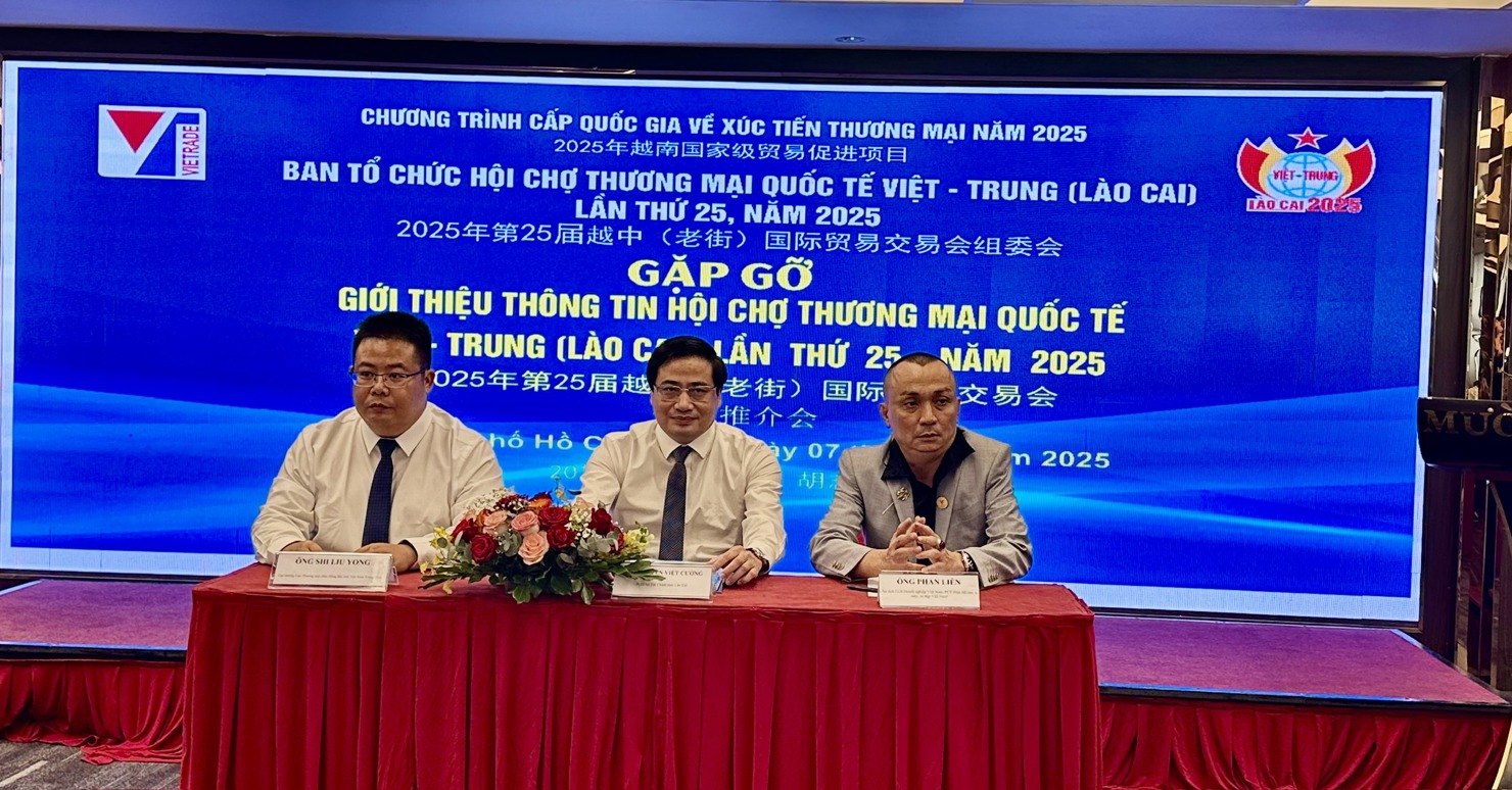 Ban tổ chức thông tin Hội chợ Thương mại Quốc tế Việt - Trung (Lào Cai) lần thứ 25