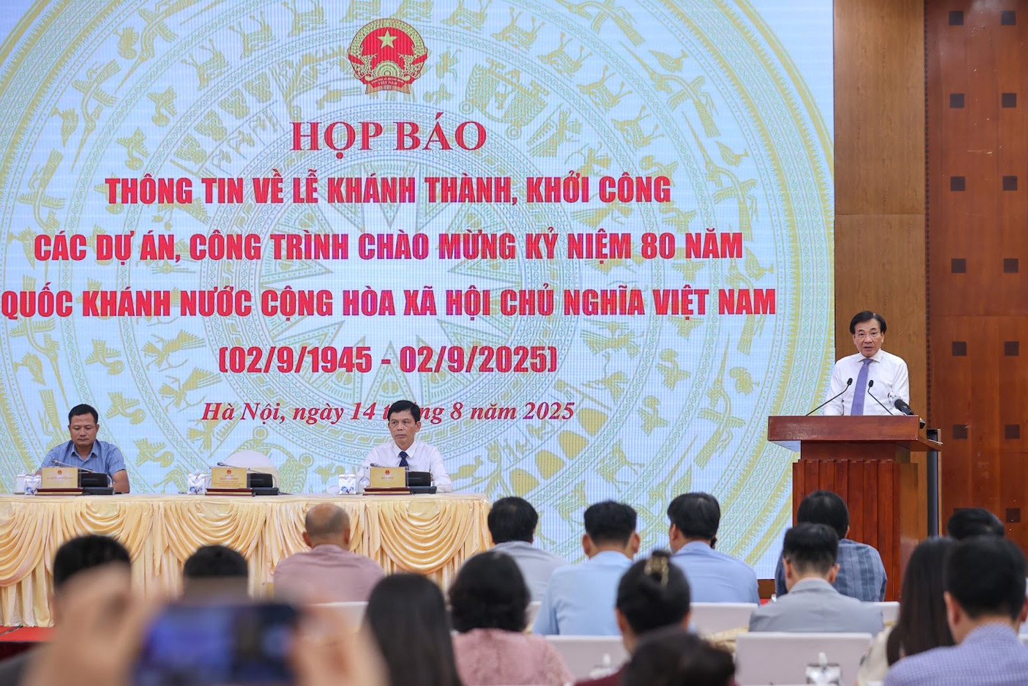 Toàn cảnh buổi họp báo.