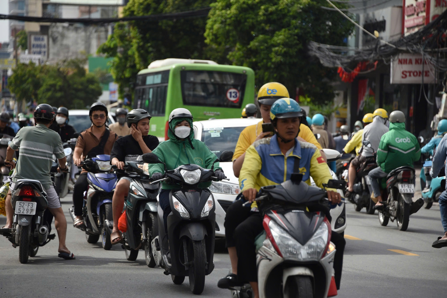 Để chuyển đổi xe xăng sang xe điện TP. Hồ Chí Minh cần giải quyết 3 rào cản lớn. Ảnh" T.D