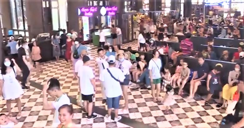Quảng Ninh khách du lịch tăng kéo theo các ngành dịch vụ tăng cao