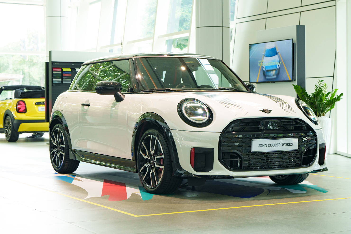 MINI John Cooper Works 3-Cửa là đại diện tiêu biểu cho dòng xe hiệu năng cao MINI. 