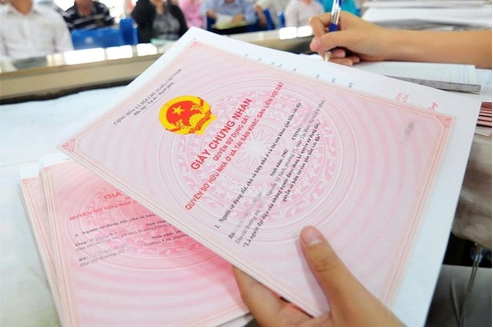 Trình tự, thủ tục ghi nợ, thanh toán, xóa nợ tiền sử dụng đất cho hộ gia đình, cá nhân được ghi nợ tiền sử dụng đất được thực hiện theo quy định của pháp luật về thu tiền sử dụng đất, tiền thuê đất.