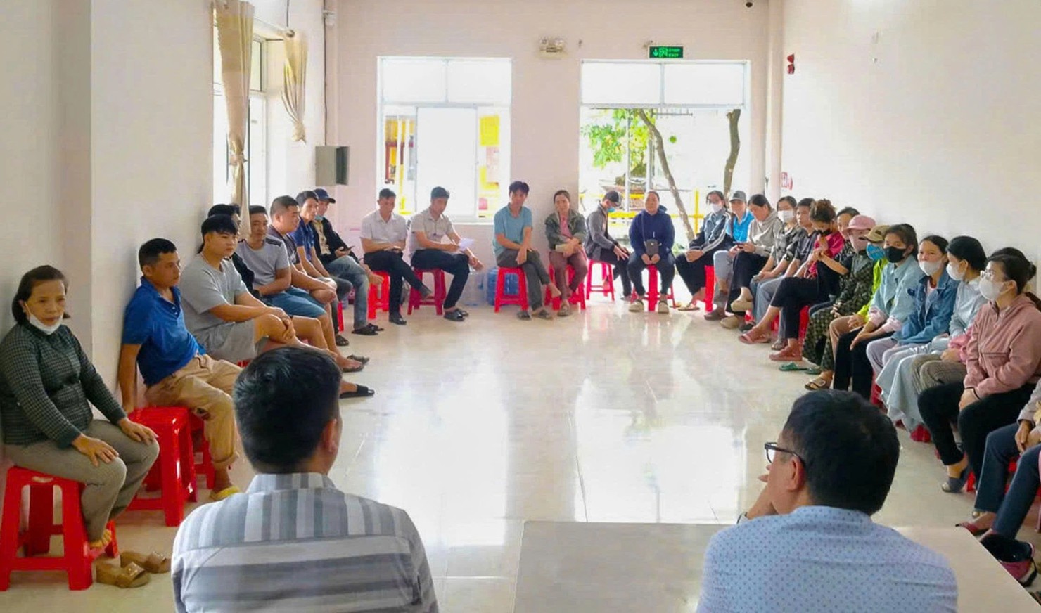 Công nhân Công ty Phúc Thịnh Bình Định đòi lương, BHXH. Ảnh: CN