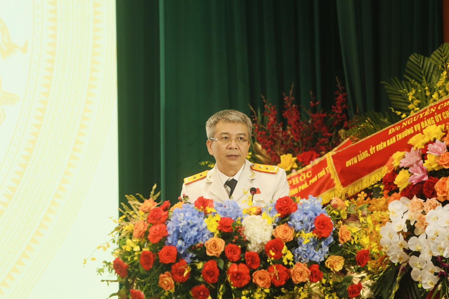 Bí thư Đảng uỷ, Cục trưởng Cục Thuế Mai Xuân Thành phát biểu tại Đại hội.