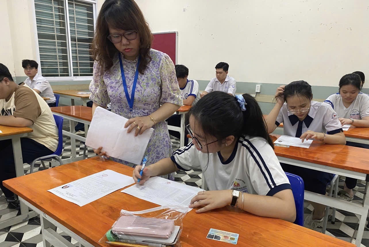 Năm nay, trung bình mỗi thí sinh đặt gần 9 nguyện vọng vào Đại học, cao vọt so với mọi năm.. Ảnh: T.V