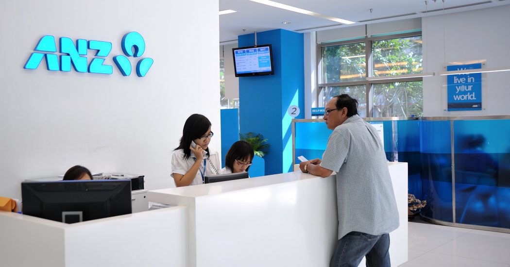Thời hạn giải quyết đối với đối với thủ tục chấp thuận danh sách dự kiến nhân sự của ngân hàng thương mại, tổ chức tín dụng phi ngân hàng là 30 ngày làm việc kể từ ngày nhận đủ hồ sơ hợp lệ.