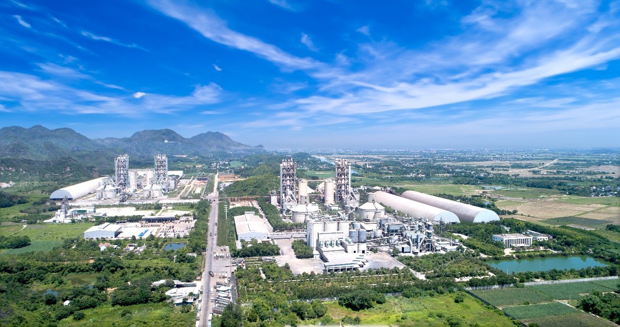 Toàn cảnh nhà máy Xi măng Long Sơn tại Phường Bỉm Sơn tỉnh Thanh Hóa.