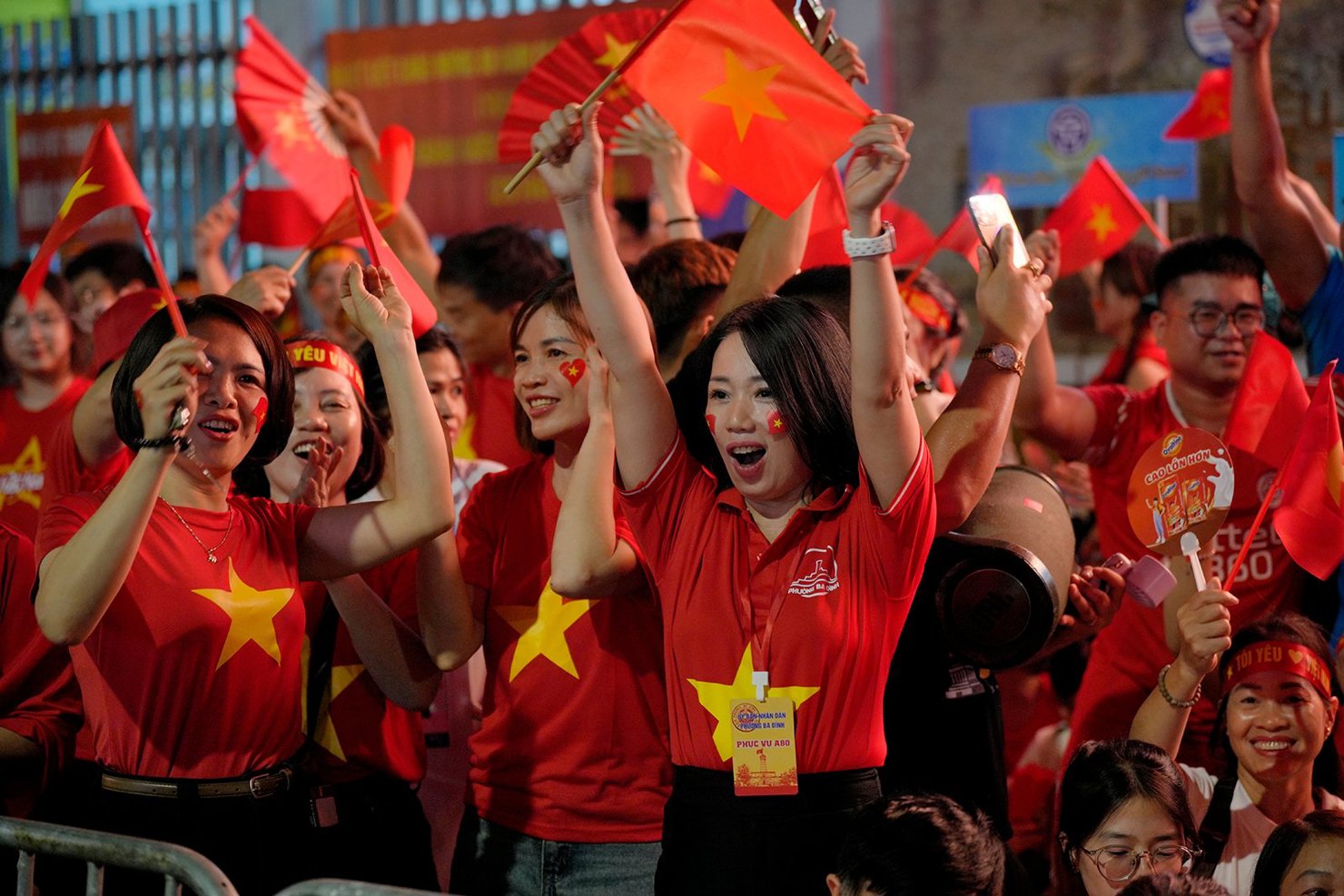 Thủ tướng yêu cầu khẩn trương thực hiện tặng quà Quốc khánh cho người dân.