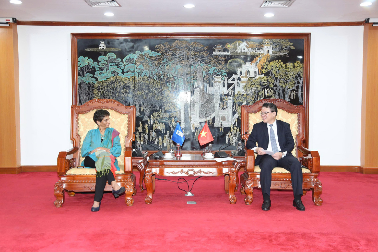 Thứ trưởng Bộ Tài chính Trần Quốc Phương tiếp và làm việc với  bà Kanni Wignaraja - Trợ lý Tổng Thư ký Liên hợp quốc kiêm Trợ lý Tổng Giám đốc UNDP 