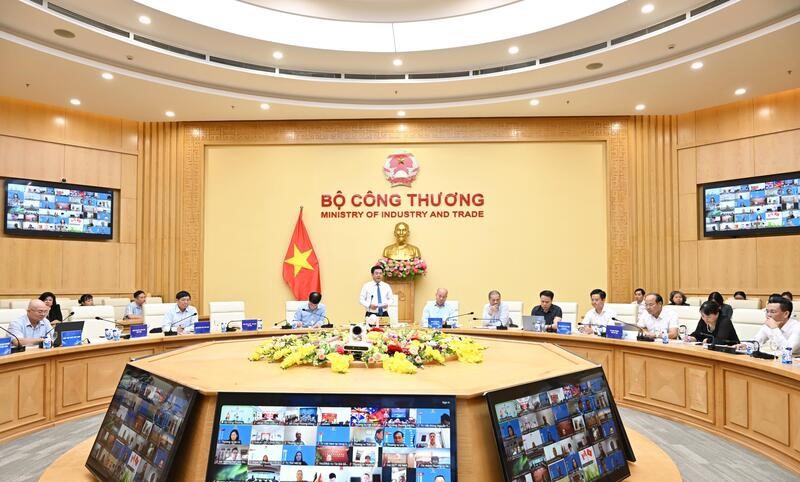 Bộ trưởng Bộ Công Thương Nguyễn Hồng Diên phát biểu tại hội nghị.