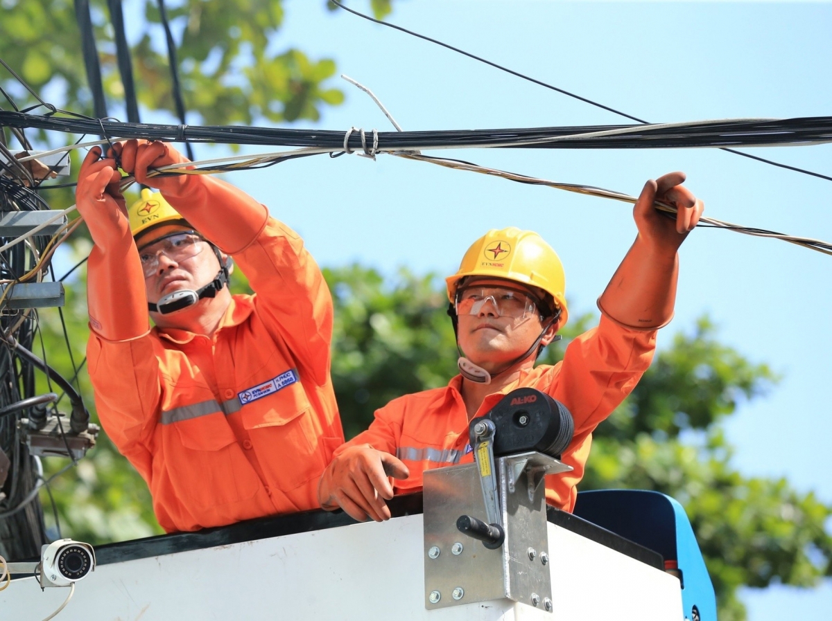 Trong cơ cấu giá thành điện hiện nay, giá thành của khâu phát điện chiếm tỷ trọng tới 83%; các khâu còn lại (khâu truyền tải, phân phối - bán lẻ, quản lý ngành - phụ trợ) chiếm tỷ trọng khoảng 17% giá thành điện và có xu hướng giảm dần qua các năm.