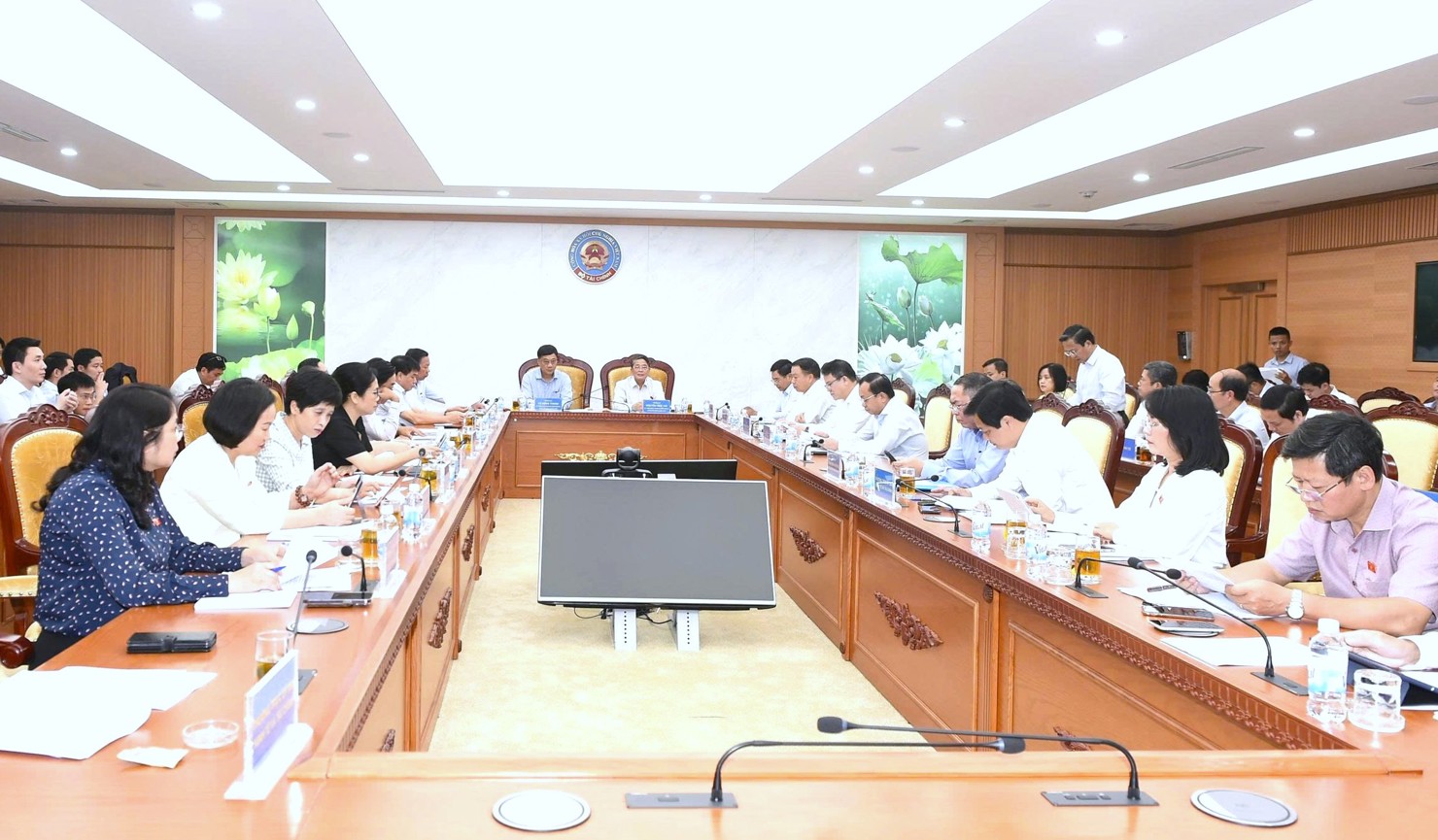Quang cảnh cuộc làm việc.