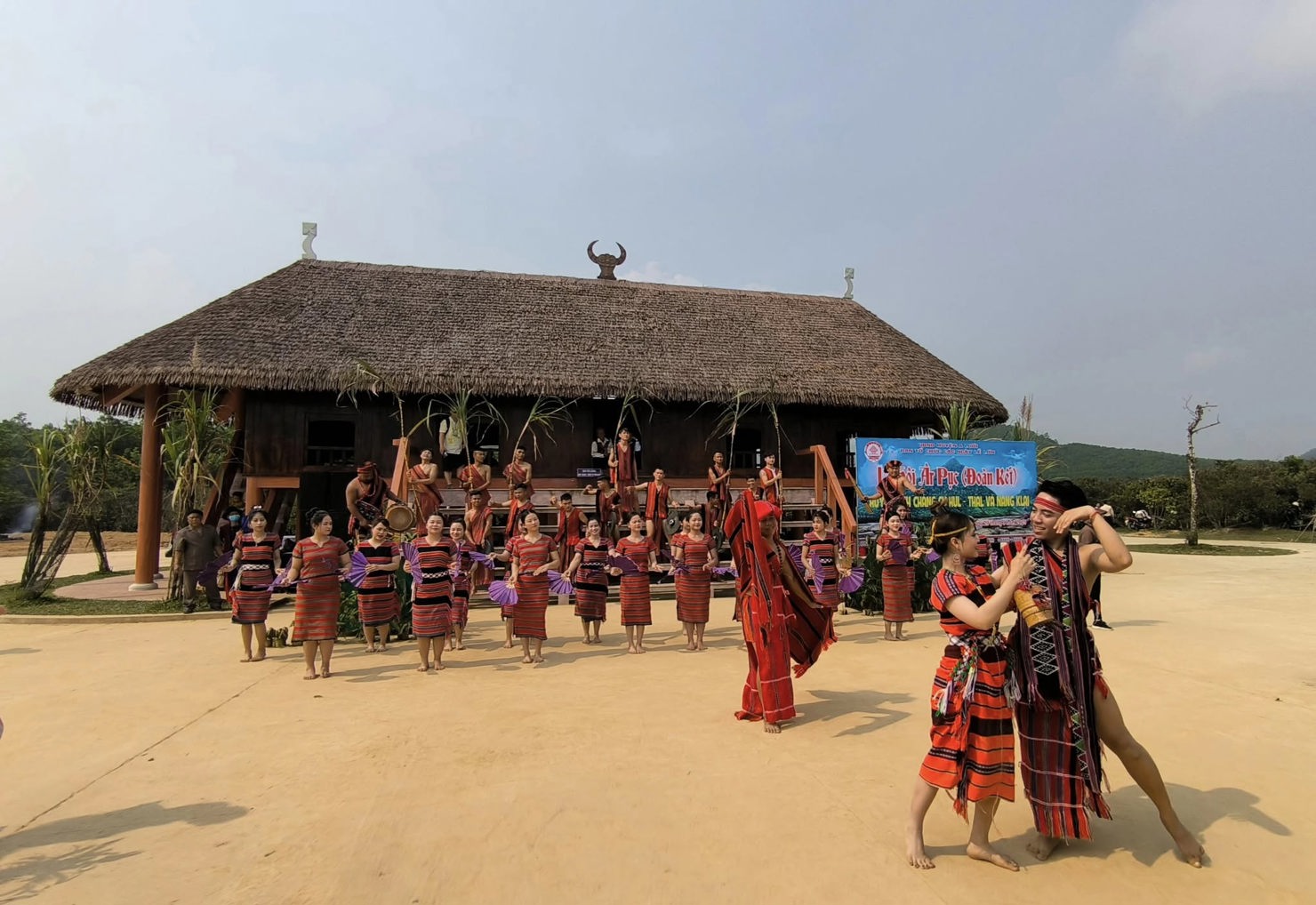 Cải thiện đời sống và thay đổi diện mạo nông thôn miền núi. Ảnh: ThS., KTS. Trần Thị Thanh Thủy (Trường Đại học Kiến trúc Hà Nội)