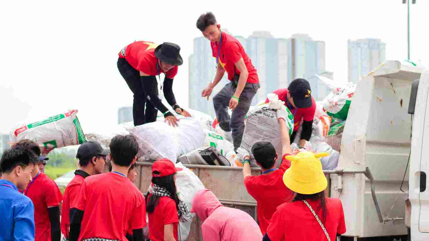 TP. Hà Nội đẩy mạnh các giải pháp ứng phó biến đổi khí hậu, hướng tới phát triển xanh và bền vững.