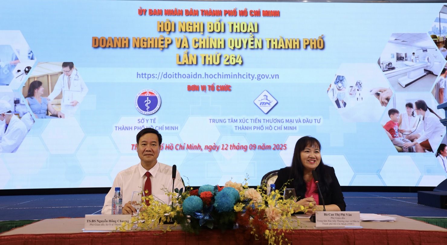 Sở Y tế TP. Hồ Chí Minh đã trả lời nhiều nội dung doanh nghiệp nêu tại Hội nghị đối thoại. Ảnh: BTC 