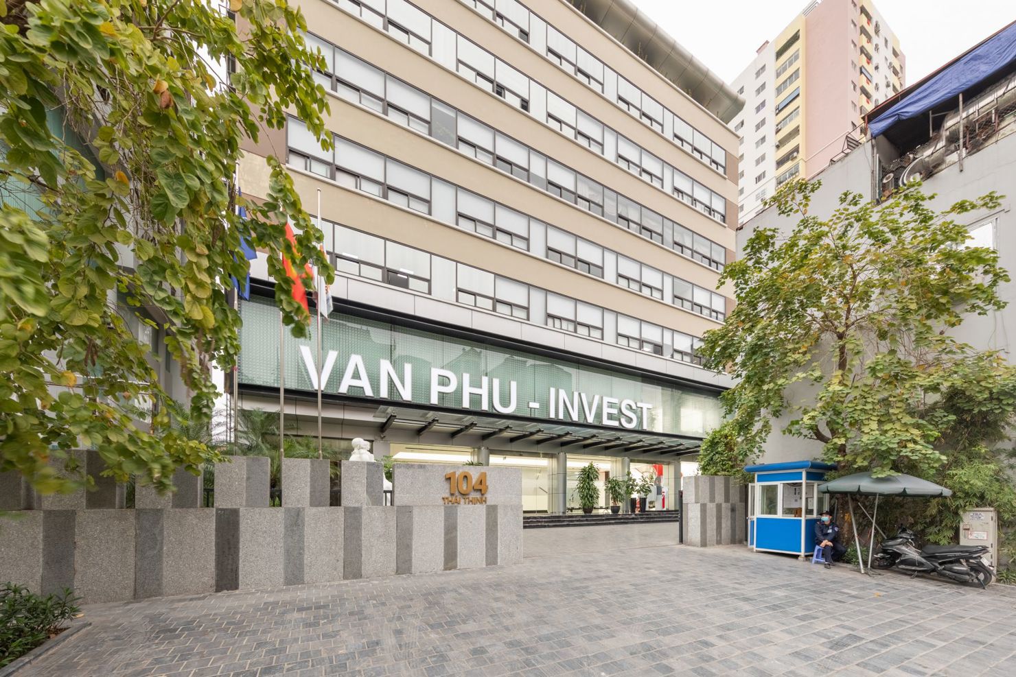 Văn Phú - Invest đã ký nhiều hợp đồng cho vay với cổ đông và các tổ chức có liên quan, với tổng hạn mức hàng trăm tỷ đồng.