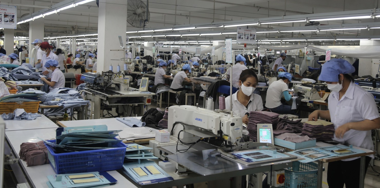 Các doanh nghiệp ở Vĩnh Long quyết tâm vượt khó, mở rộng thị trường xuất khẩu. Ảnh: Lê Văn