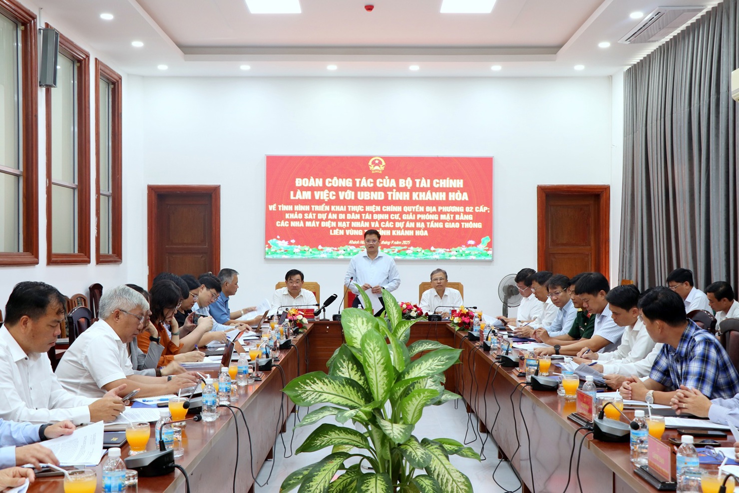 Thứ trưởng Nguyễn Đức Tâm làm việc với UBND tỉnh Khánh Hòa.