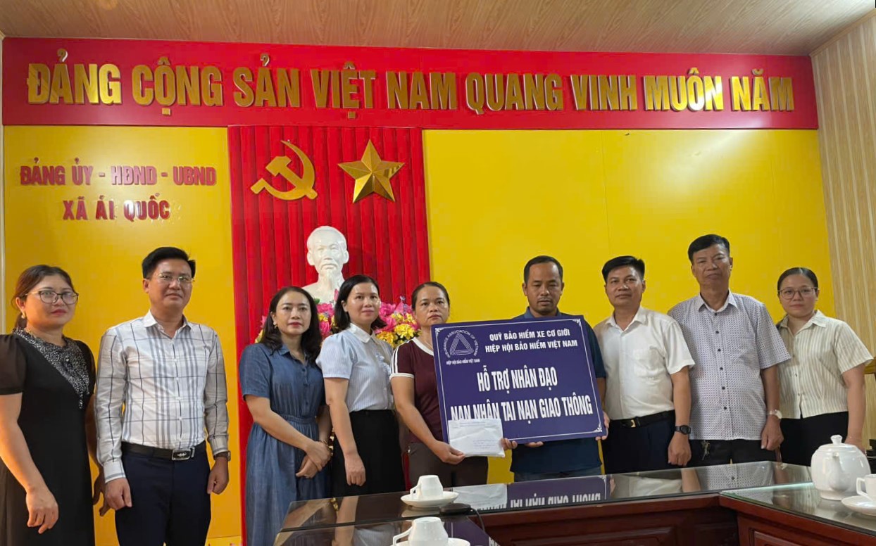 Đại diện Quỹ Bảo hiểm xe cơ giới hỗ trợ nhân đạo tại Hưng Yên.