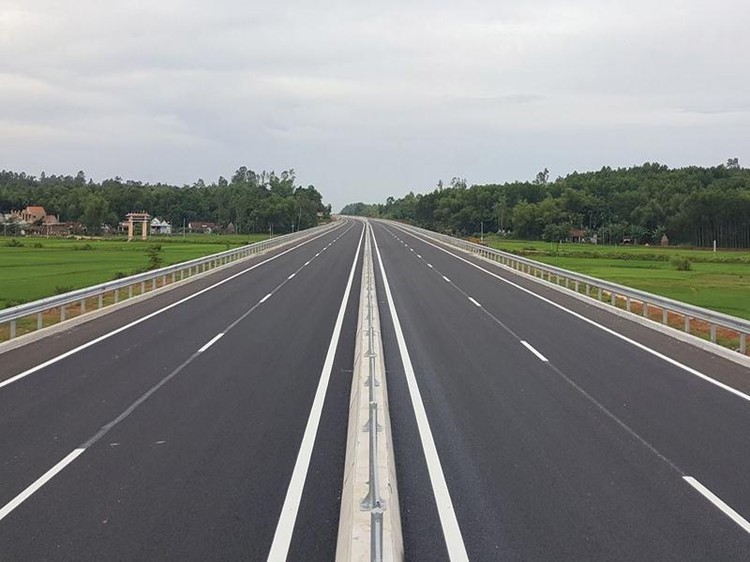 Dự án đường bộ cao tốc Vinh - Thanh Thủy có tổng chiều dài khoảng 60 km, quy mô 4 làn xe hoàn chỉnh. - Ảnh minh họa 