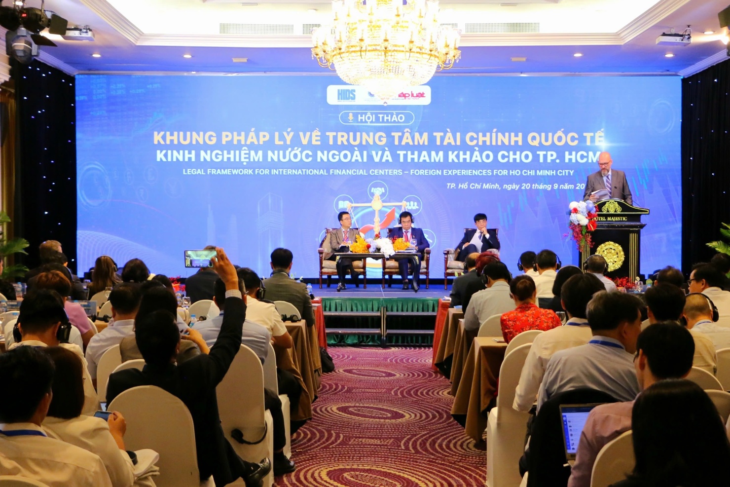 Các chuyên gia trong và ngoài nước chia sẻ tại hội thảo