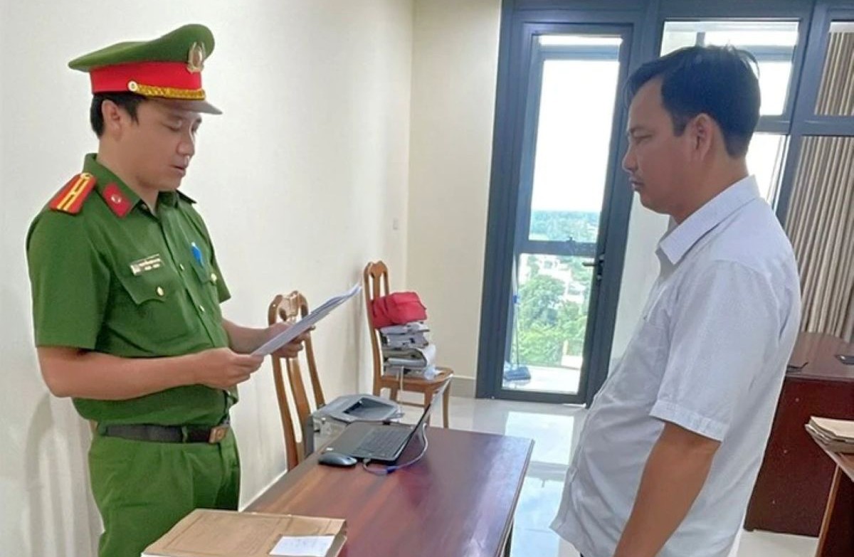 Khởi tố bị can Huỳnh Hữu Thuận. Ảnh: CA