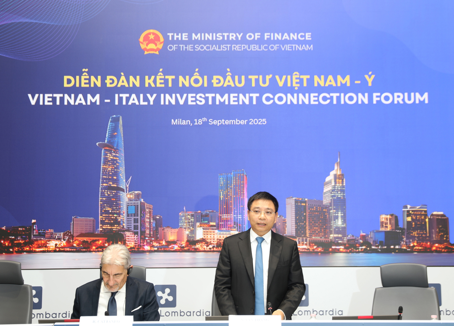 Bộ trưởng Bộ Tài chính Nguyễn Văn Thắng phát biểu tại Diễn đàn Kết nối đầu tư Việt Nam - Ý tại Milan (ngày 18/9).
