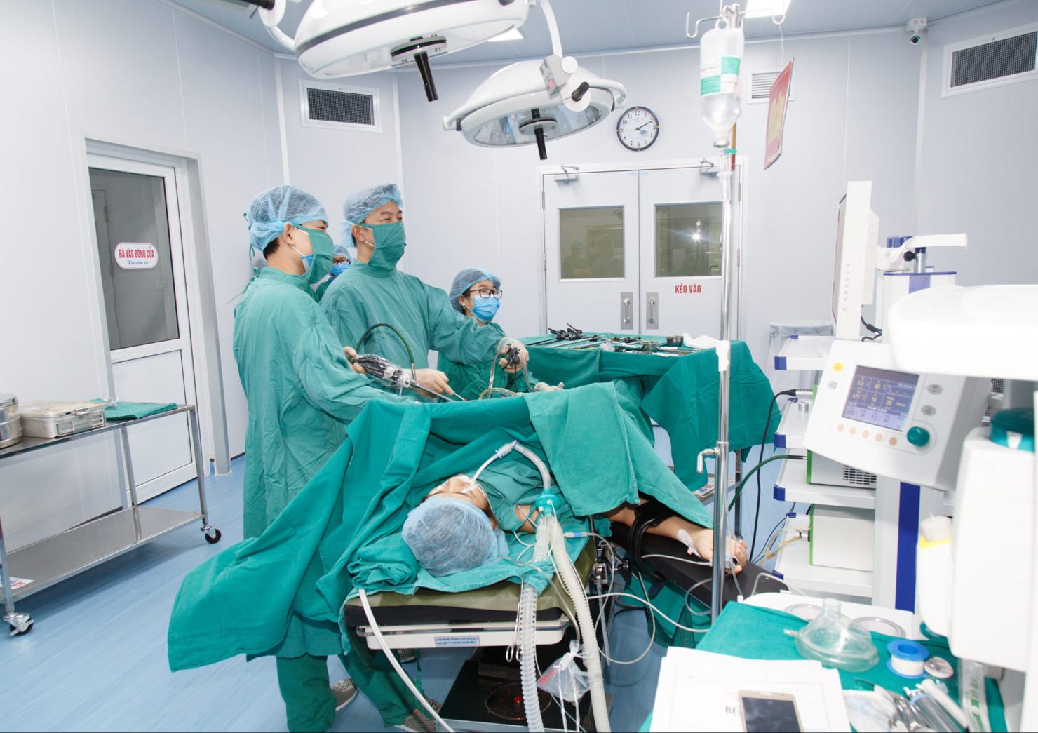 Các cơ sở y tế tư nhân đang góp phần giảm tải cho y tế công lập.