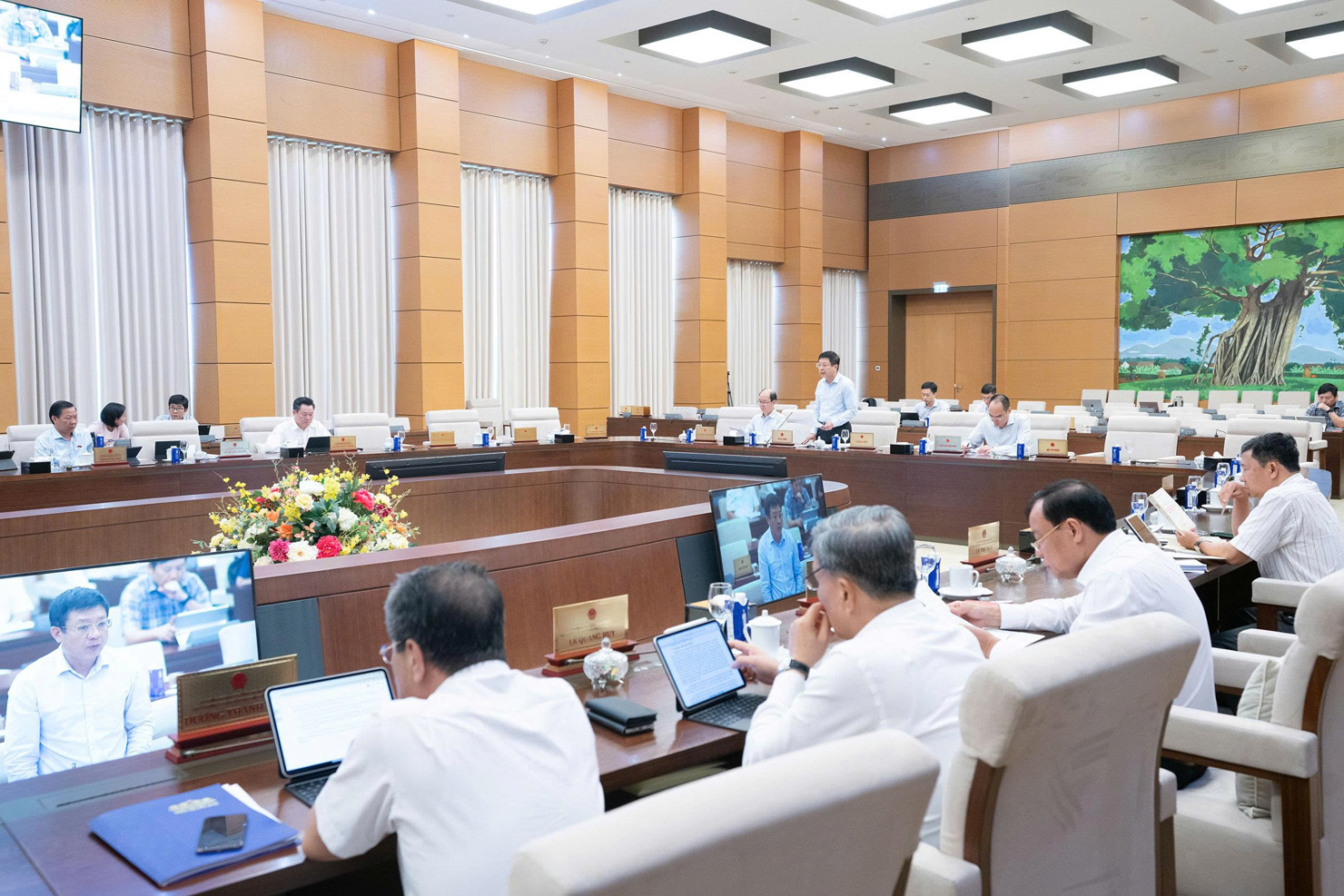 Quang cảnh phiên họp.