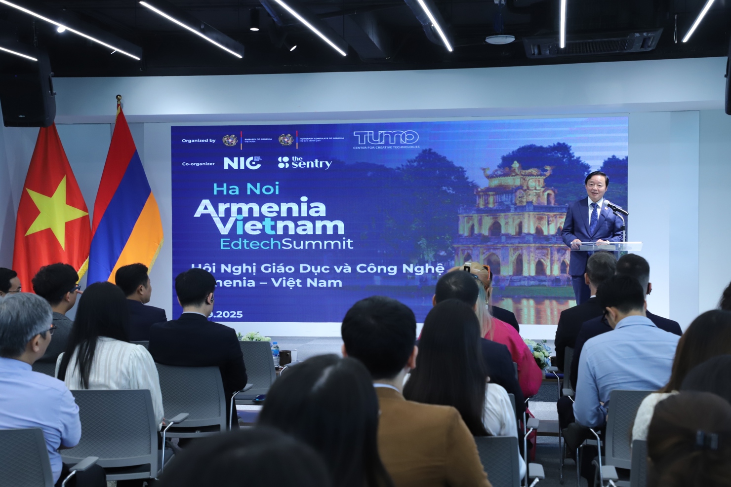 Phó Thủ tướng Trần Hồng Hà phát biểu chỉ đạo tại Hội nghị Đổi mới sáng tạo trong lĩnh vực Giáo dục và Công nghệ Armenia - Việt Nam. 