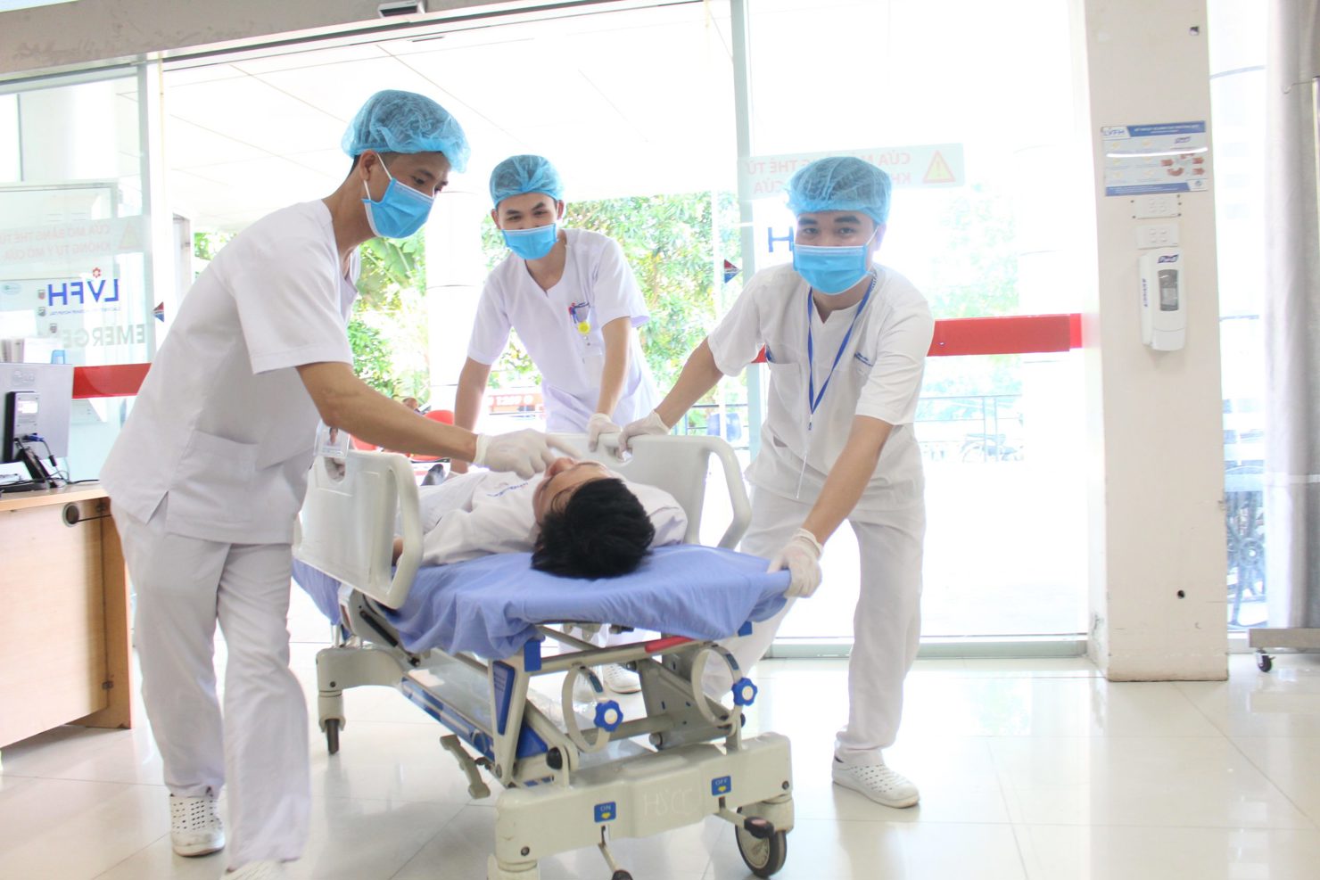 Bộ Y tế chỉ đạo tổ chức trực chuyên môn, trực cấp cứu 24/24  trong trường hợp bão ảnh hưởng đến đất liền. 