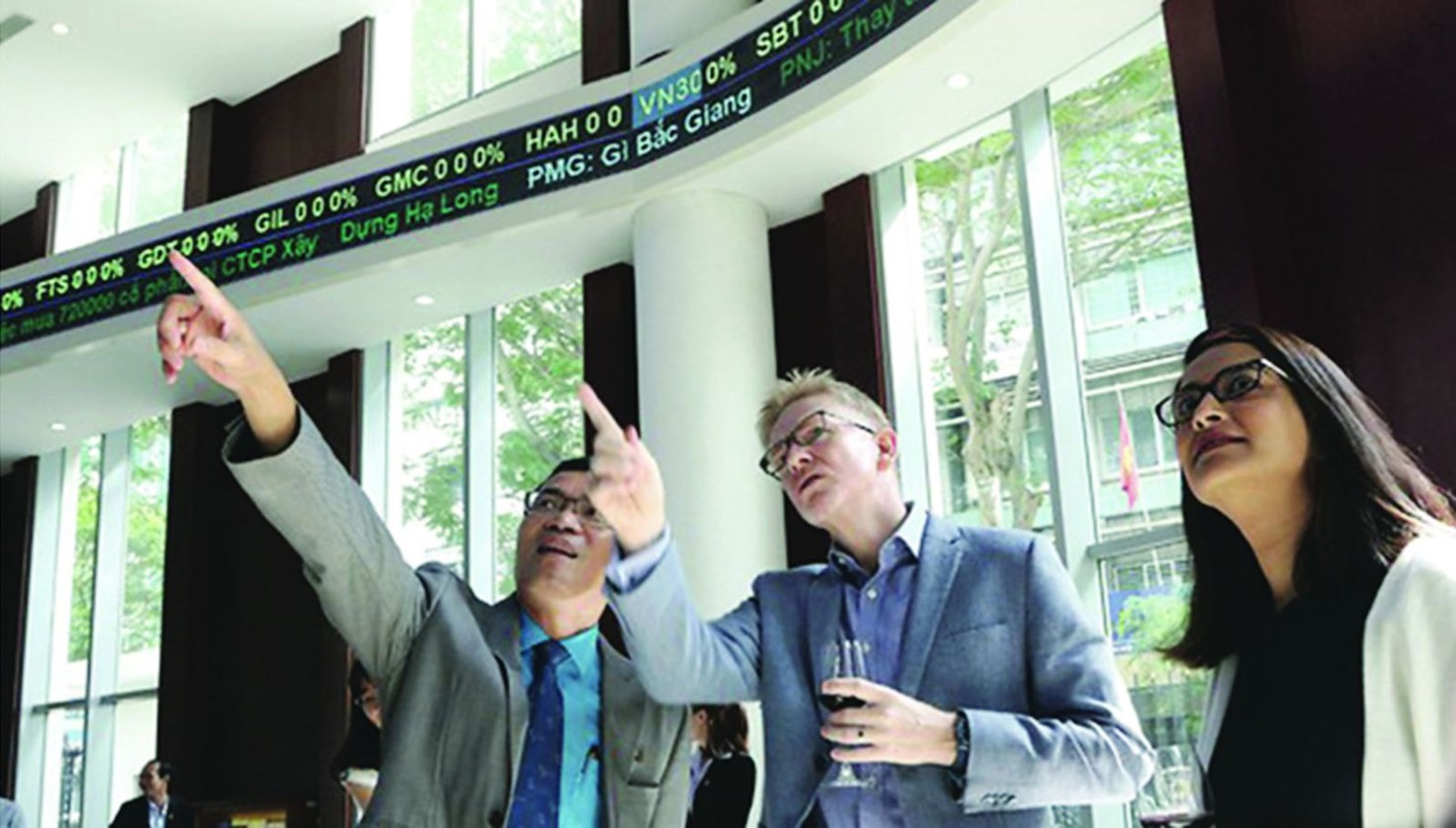 ETF trở thành cầu nối chủ đạo của dòng vốn tổ chức. Ảnh BT
