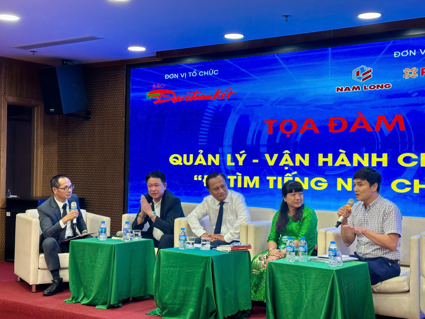 Diễn giả chia sẻ về các giải pháp quản lý chung cư tại tọa đàm. Ảnh: BTC