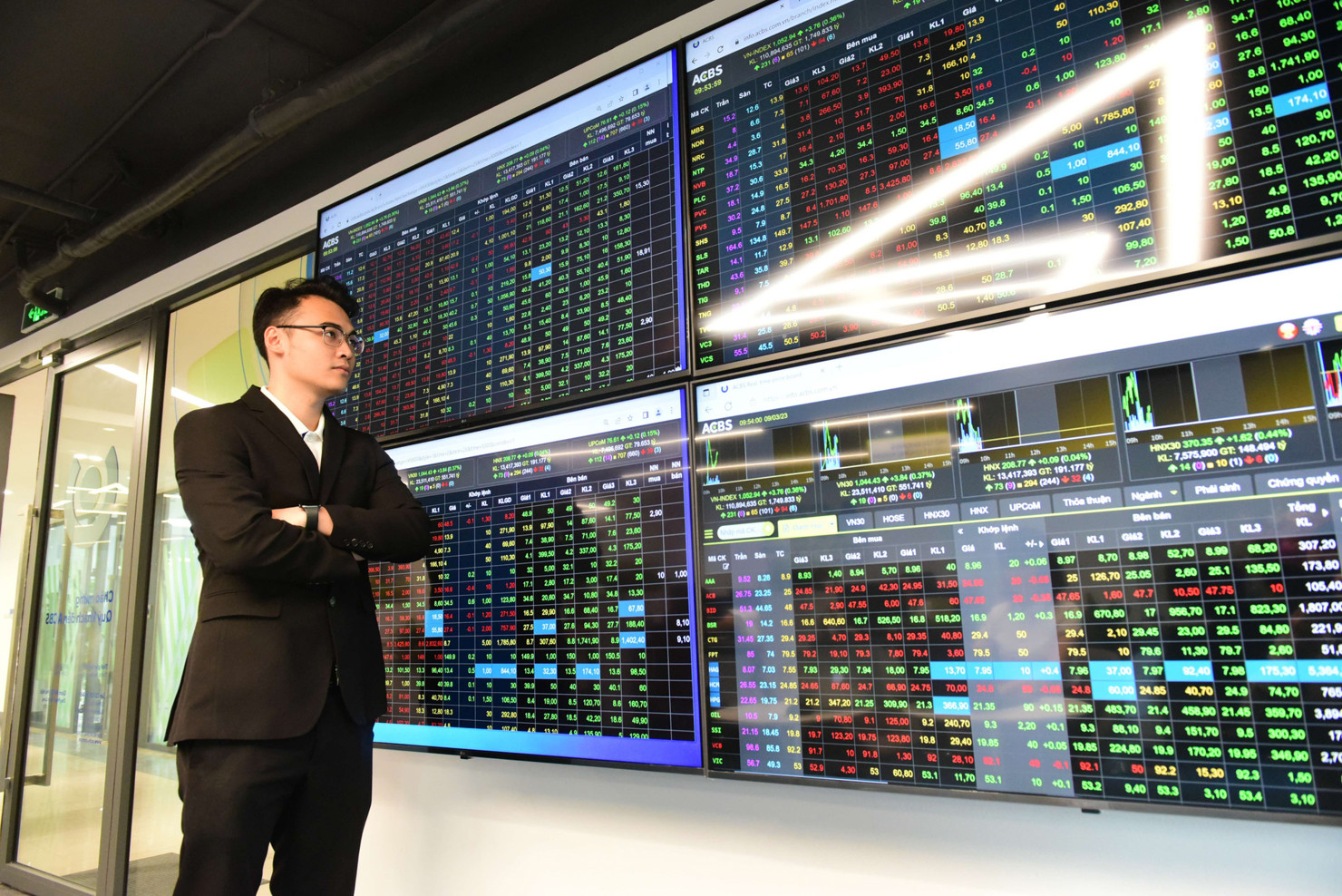 Sự thiếu đồng thuận từ nhóm vốn hóa lớn vẫn là điểm nghẽn khiến VN-Index khó có động lực tăng bền vững. 