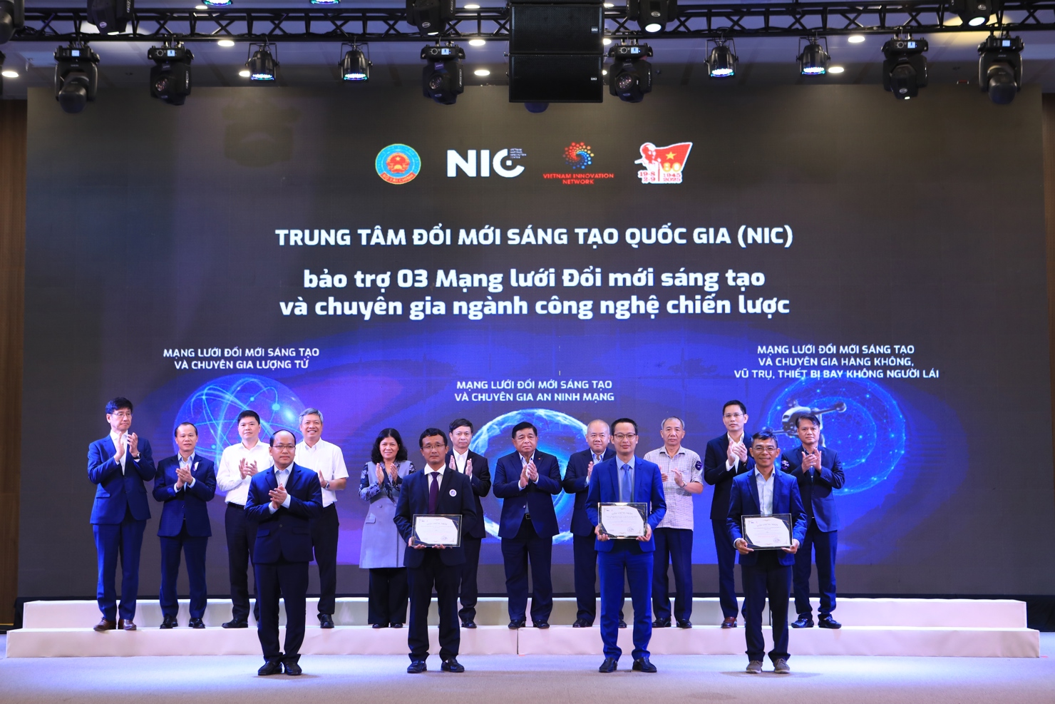 Phó Thủ tướng Nguyễn Chí Dũng chứng kiến công bố 3 Mạng lưới Đổi mới sáng tạo và chuyên gia ngành công nghệ chiến lược ngày 25/8/2025.