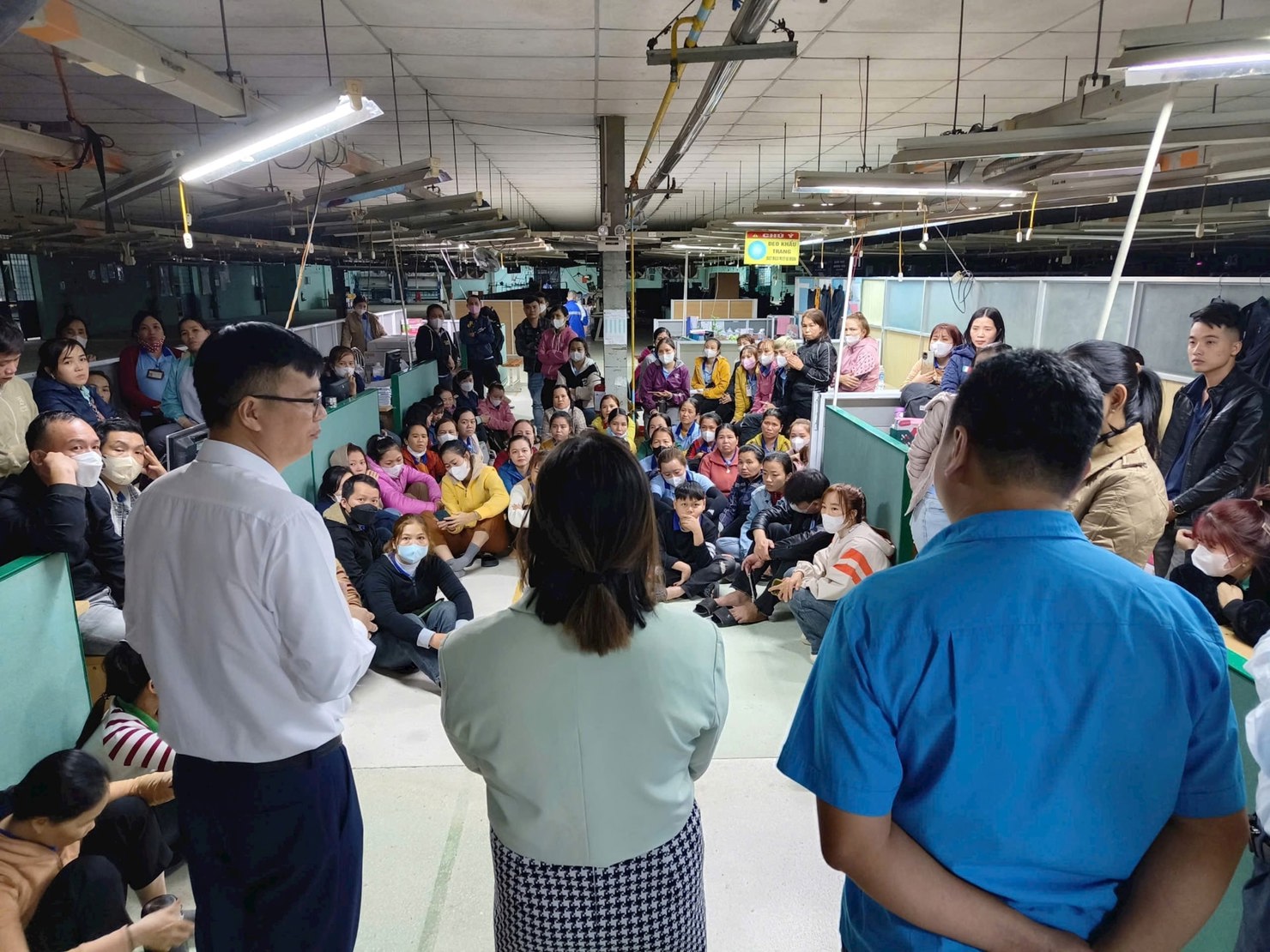 Các cơ quan liên quan tổ chức đối thoại với công nhân tại Công ty Công ty TNHH May Minh Hoàng 2 (Đà Nẵng cũ).