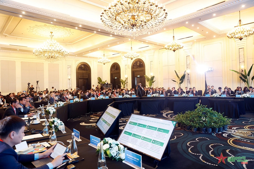 Tuần lễ số Quốc tế Việt Nam 2024 với chủ đề "Trợ lý ảo" được tổ chức tại TP. Hạ Long đã thúc đẩy ứng dụng AI và hợp tác số toàn cầu.